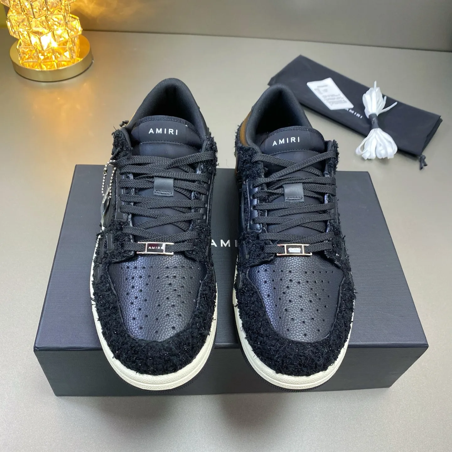 p580🐮🐮AMIRI Couple Style👑 The latest The Pacific Series Couple Style💀🦴Bone Stars Casual Sports Shoes Skateboard Shoes✔️ AMIRI's Pacific shoes are a sneaker that combines luxury and street style. Many celebrities and Internet celebrities have the same style. Its design and workmanship are very exquisite. Made of high-grade cow leather, soft to the touch and highly durable. 💎Fabrics: Original custom imported first-layer cowhide 💎Inner lining: Original customized breathable mesh 💎Foot: Original injection molded one-piece, comfortable, wear-resistant and not tiring for feet 💎Outsole: Original 1:1 molded three-color sole Original outsole 💎Sole thickness: 3CM 💎Size: Female 35-40 Male 39-46 💎Price; Top version 👑Special remarks Remark: (Female size 34 40 . Men's sizes 38 45 46 are customized and cannot be returned or exchanged. Please note when ordering! Thank you🤝🤝